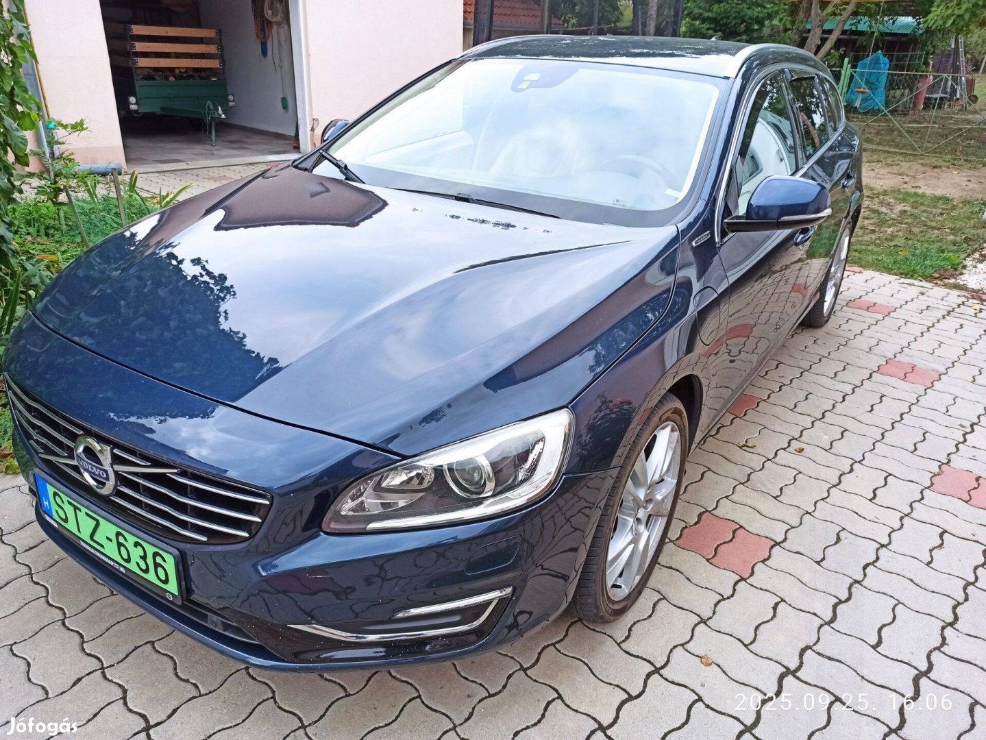 Volvo V60 2.4 D [D6] Phev AWD Summum Geartronic